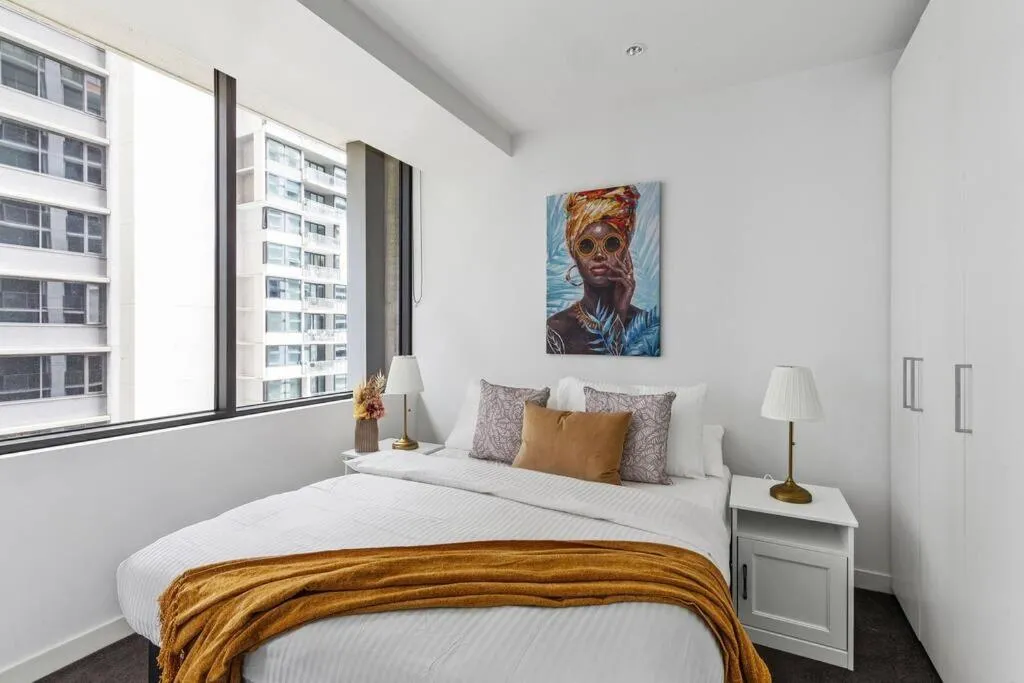 A Chic 2BR Apt Near Southern Cross, with Secure Parking