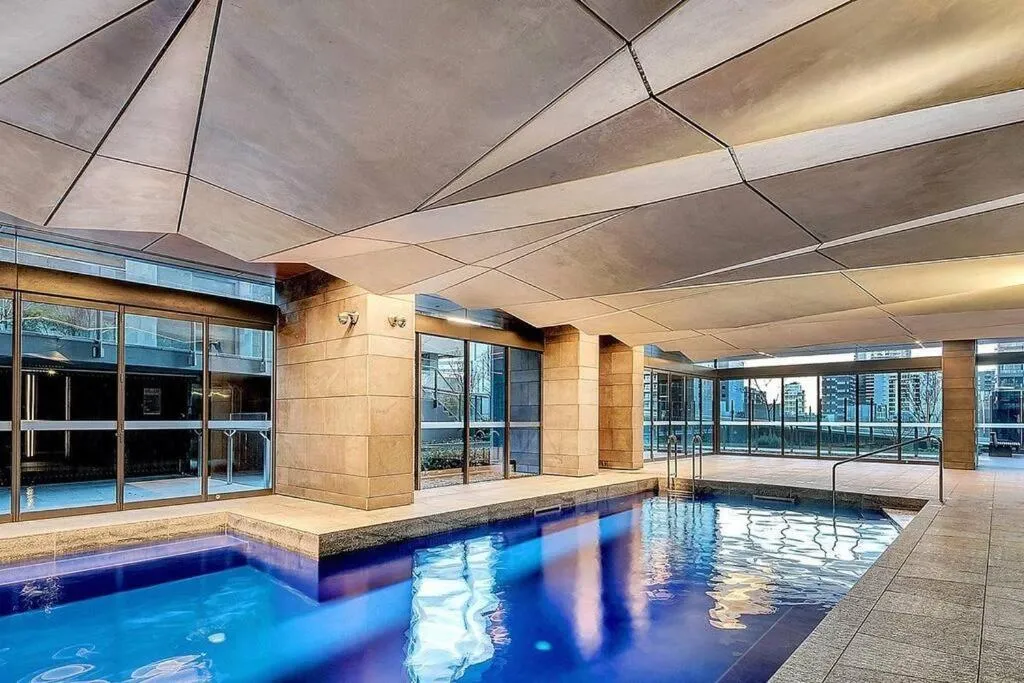 A Chic 2BR Apt Near Southern Cross, with Secure Parking — 3