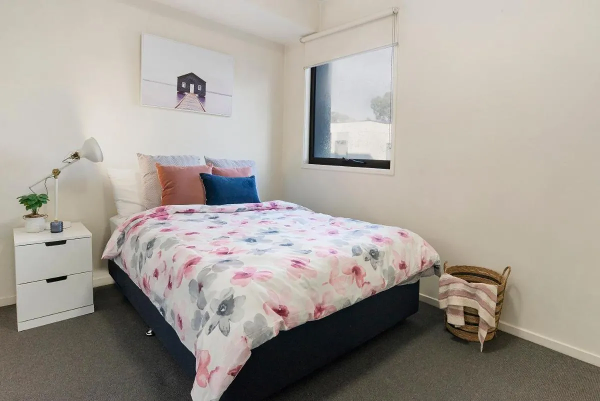 A Comfy & Cozy 2BR Apt Near Flemington Races — 2