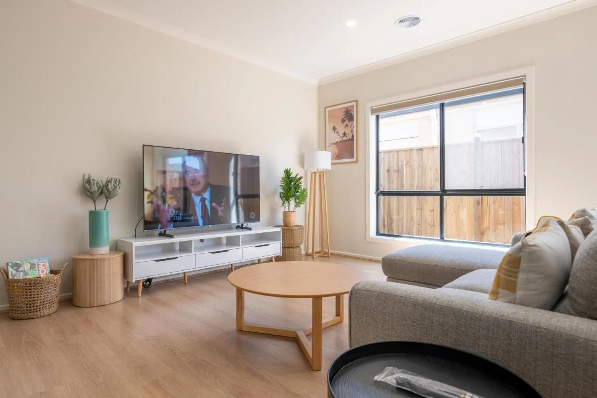 A Cosy 5Beds house in the Clyde — 3