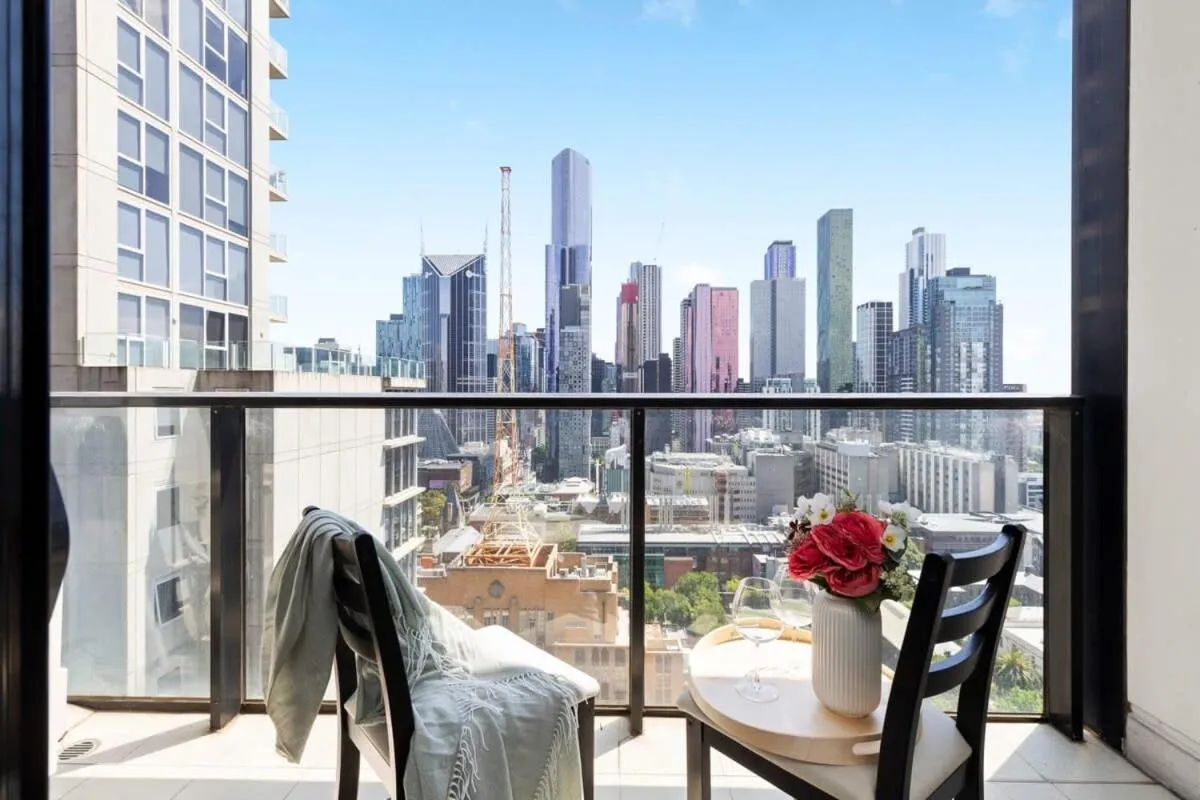 A Cozy 2BR Apt Near Melbourne Central City Views — 5