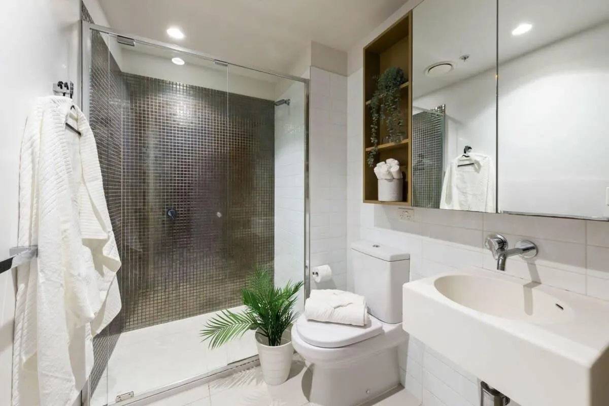 A Cozy 2BR Apt Near Melbourne Central City Views — 3