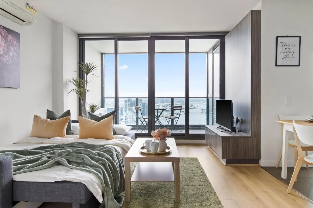 A Cozy 2BR Apt with Harbour Views FREE Parking — 2