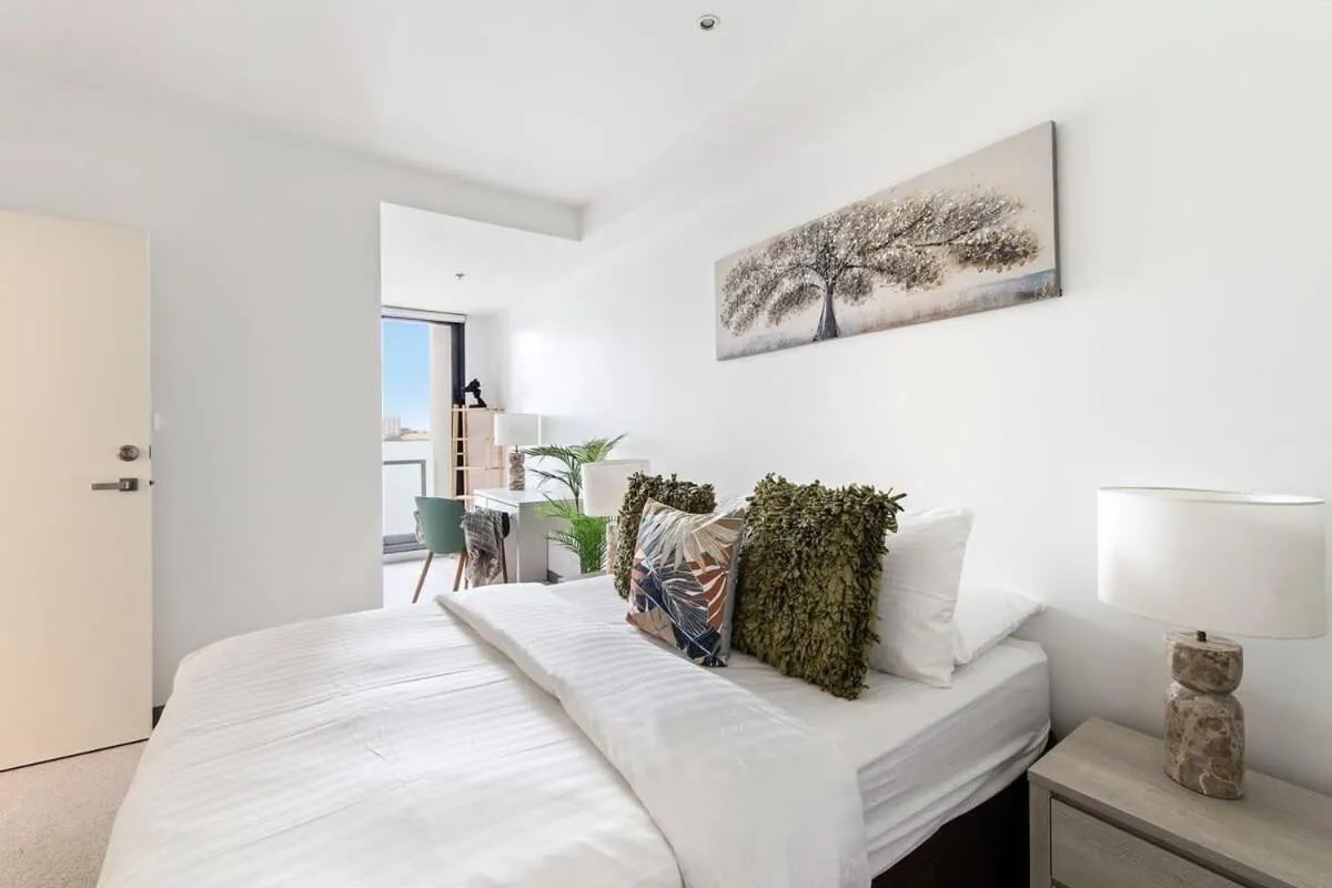 A Lux 2BR Apt Next to Melbourne Uni FREE Parking — 2