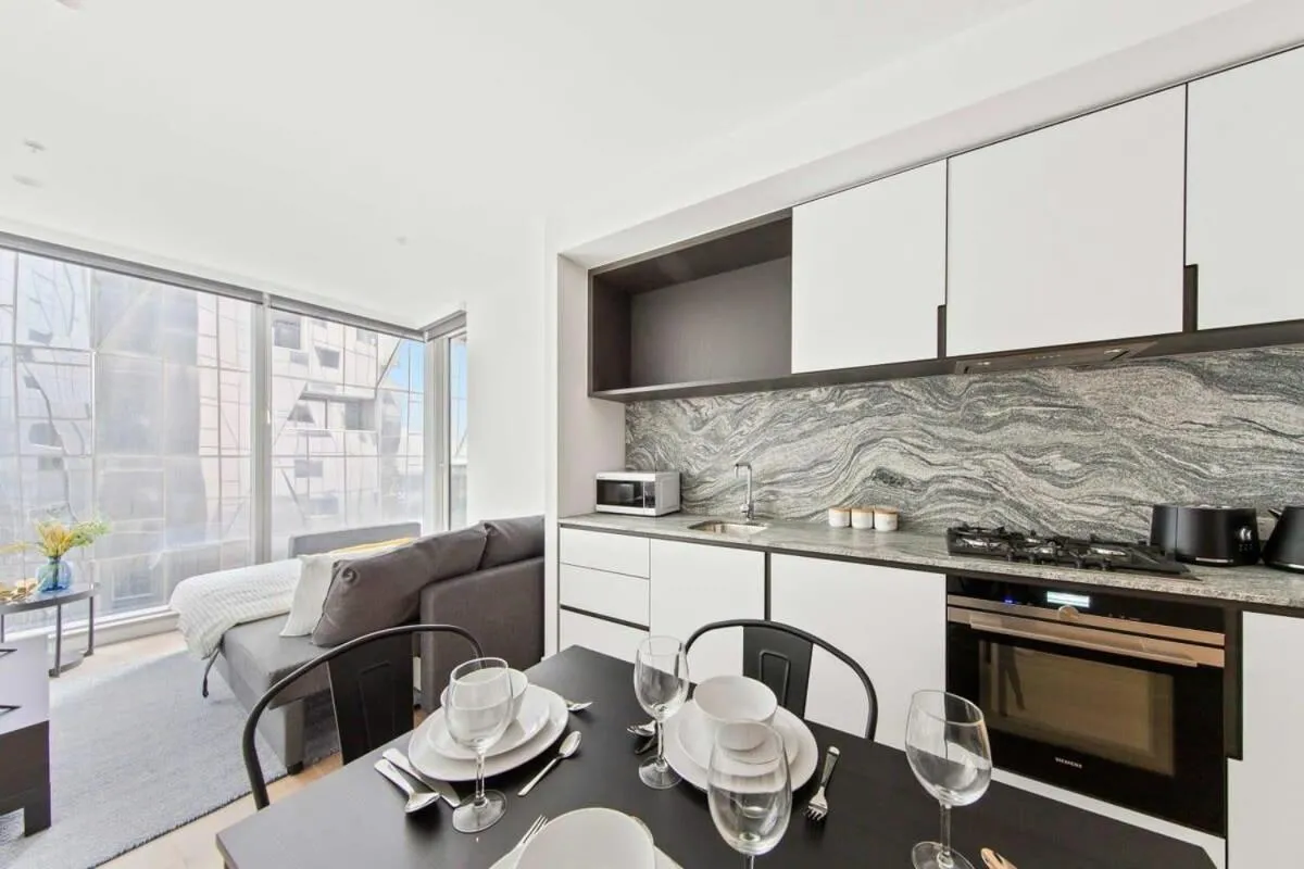 A Lux & Modern Apt Next to Southern Cross Station — 5