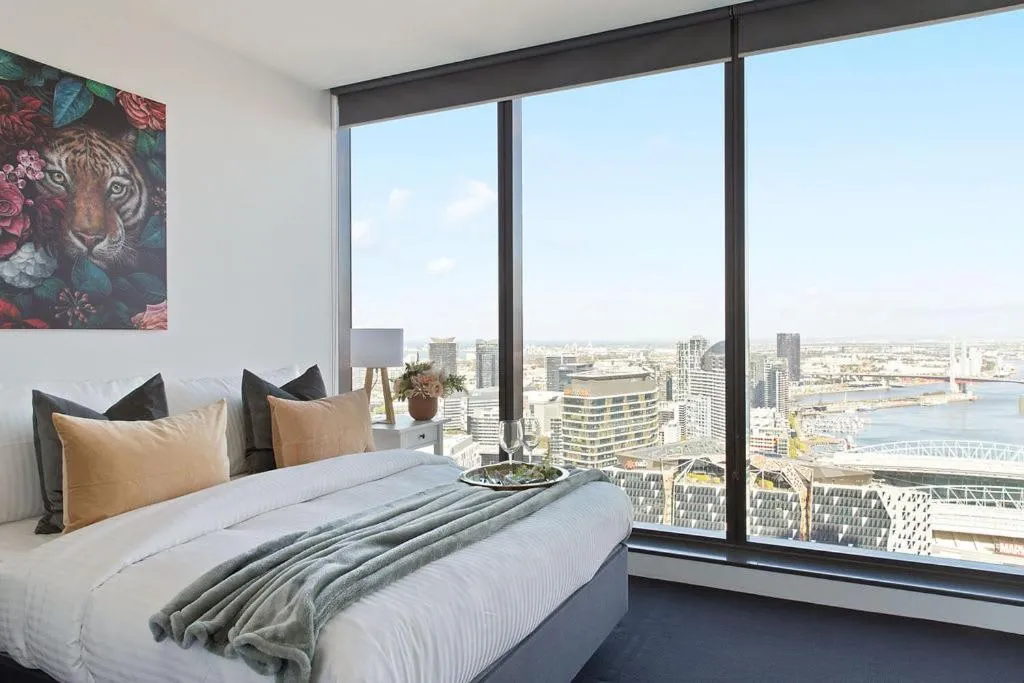 A Modern 2BR Apt with Harbour Views FREE Parking