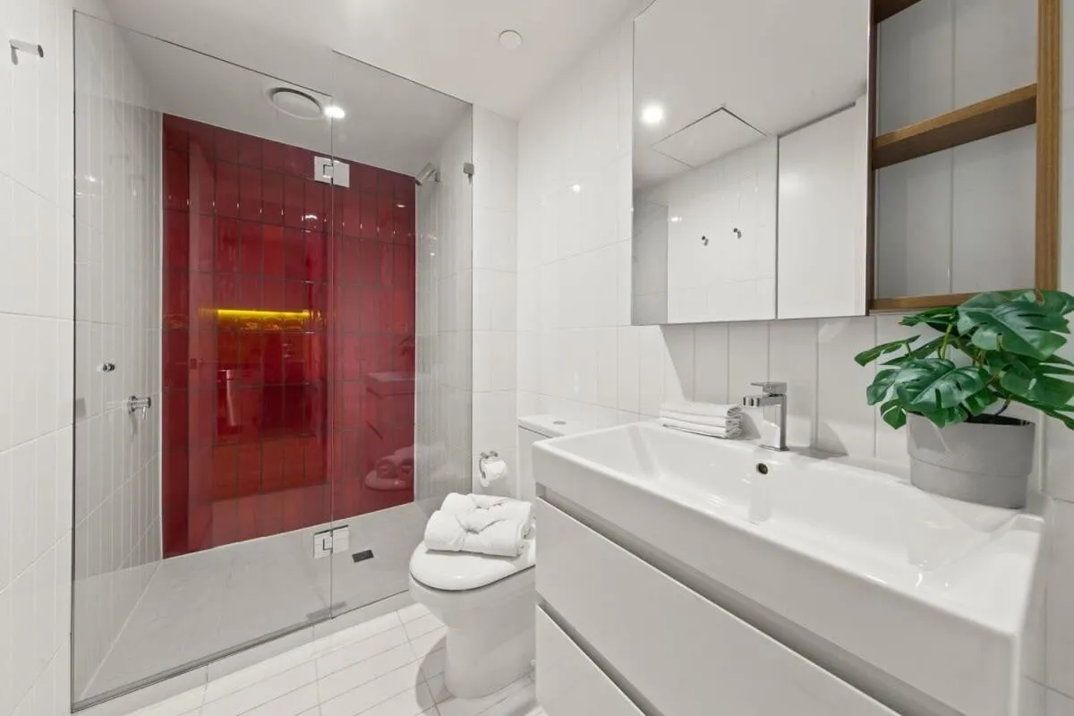 A Modern & Spacious 2BR Apt Near Melbourne Uni — 3
