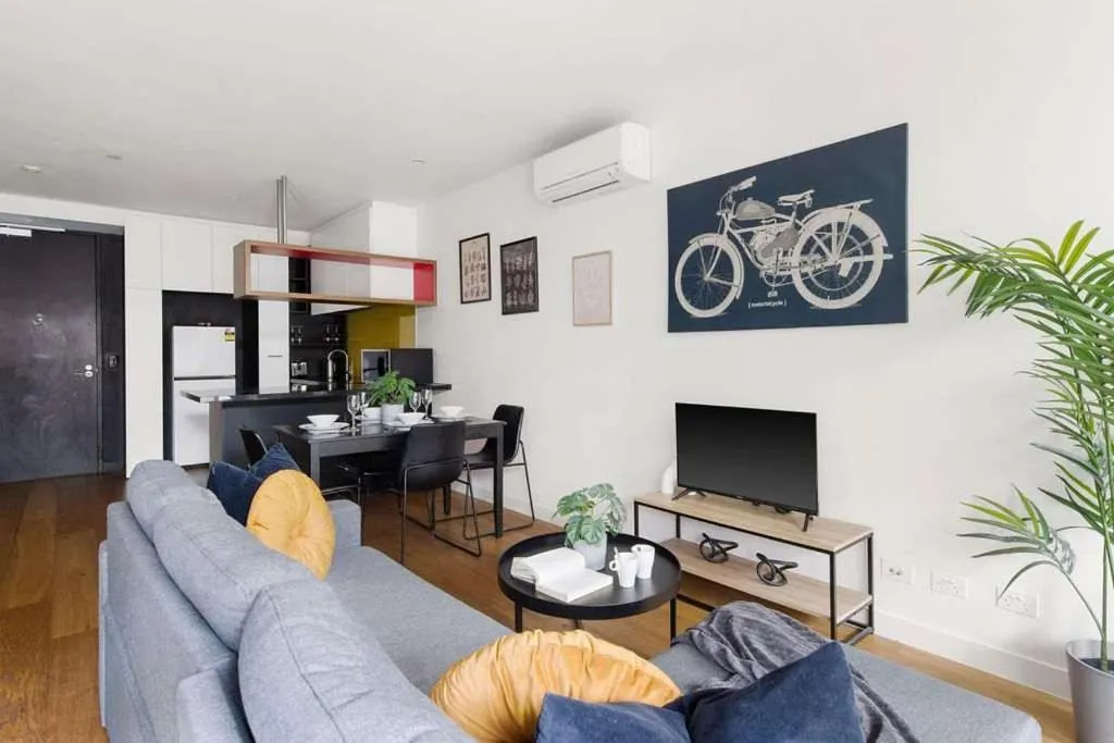 A Modern & Spacious 2BR Apt Near Melbourne Uni — 5