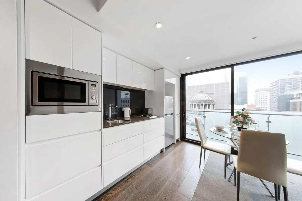 A Stylish Apt for 4 Near Queen Victoria Market — 5