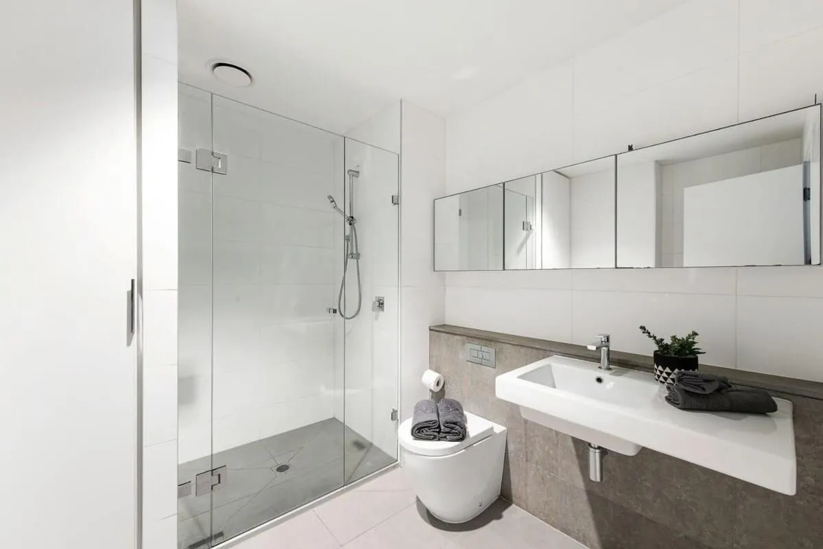 A Stylish Apt for 4 Near Queen Victoria Market — 3