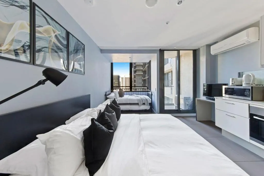 A Stylish & Comfy Studio Next to Southern Cross
