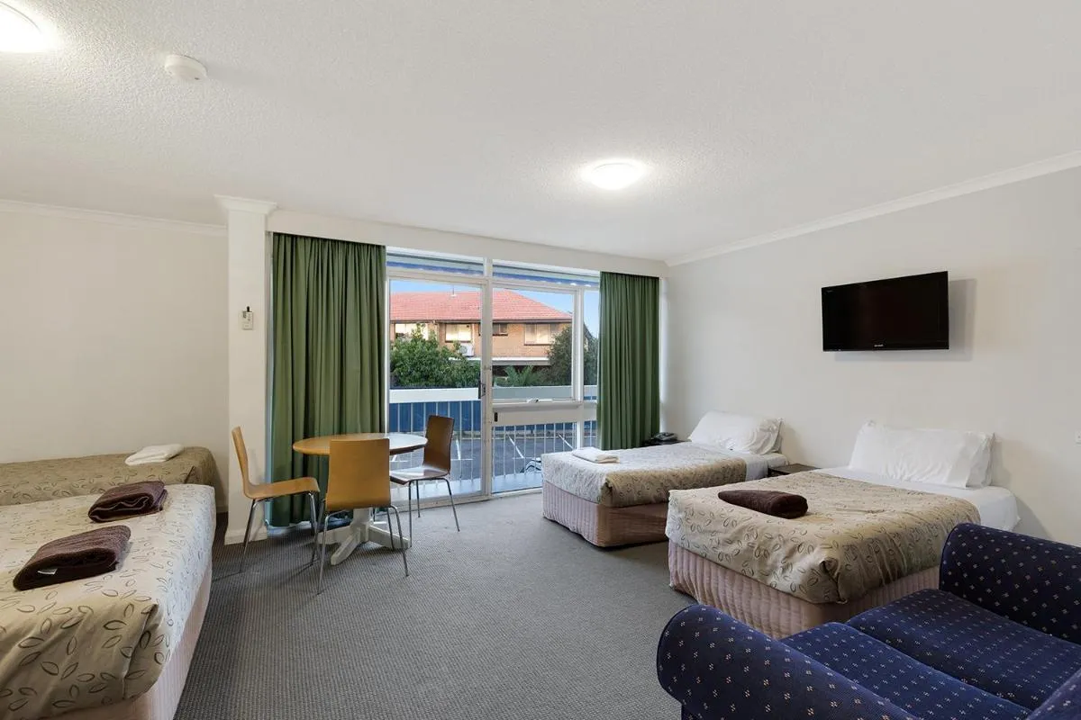 Alexander Motor Inn — 5