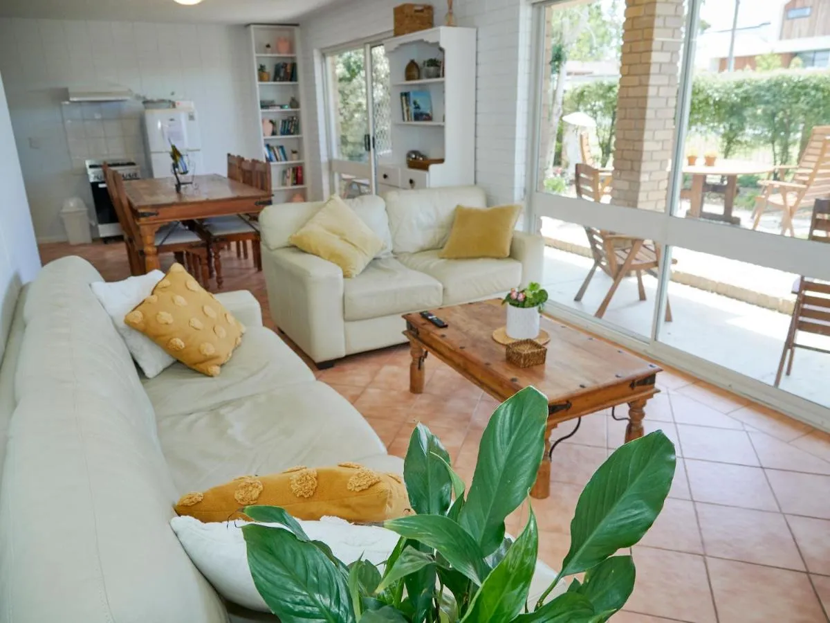 Arlingtons Holiday Accommodation — 5