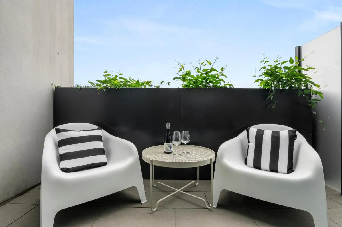 Art Deco – Collingwood Hideaway — 3