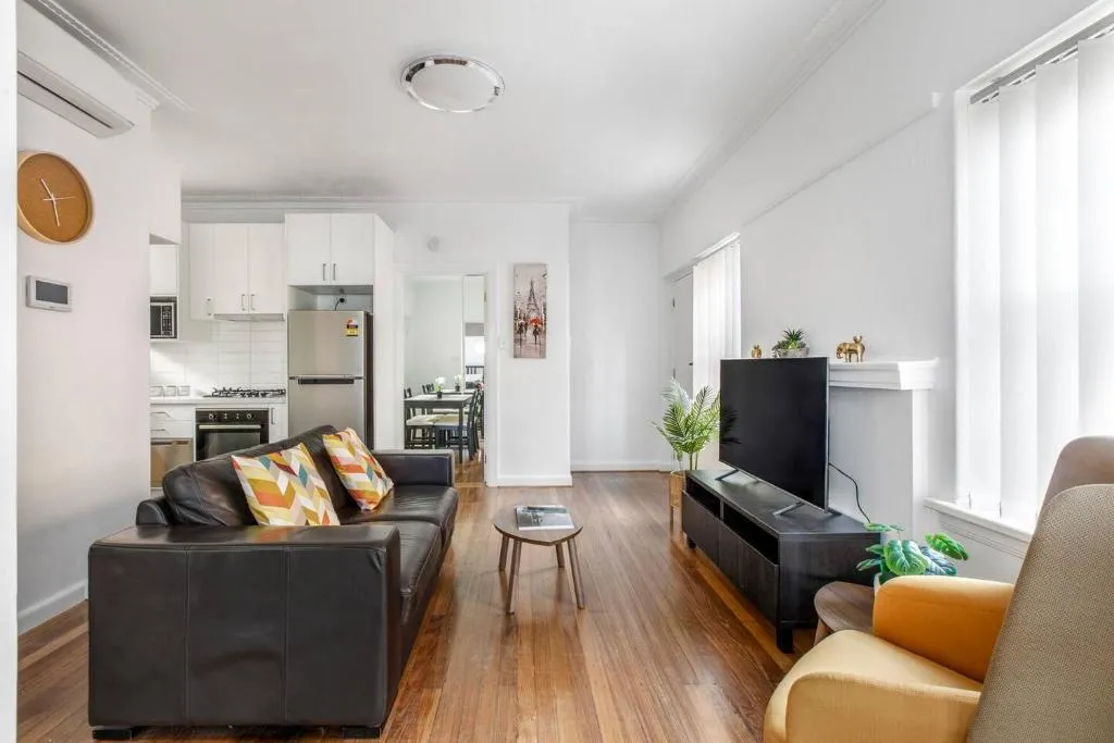 Art Deco Modern within Elwood’s Inner-city Scene