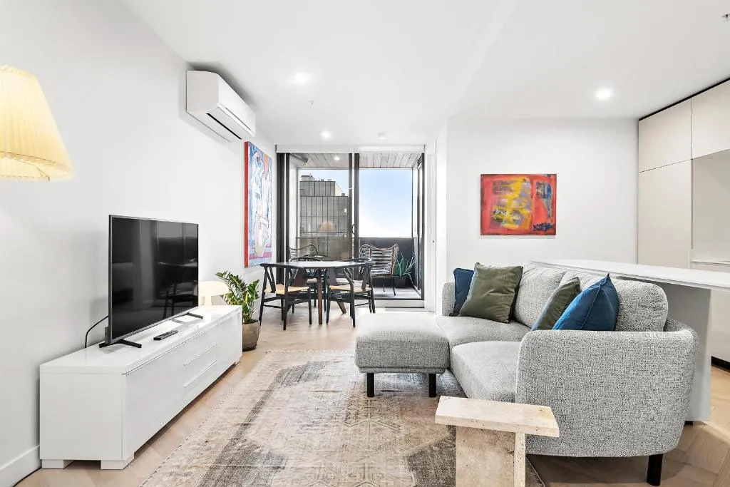 Artistic Urban Getaway just off Smith Street!