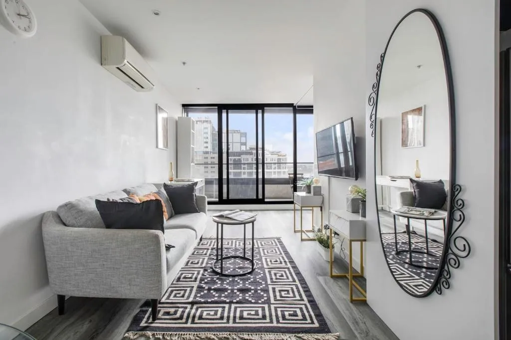 Aura off Flinders Lane – A City Centre Balcony Abode
