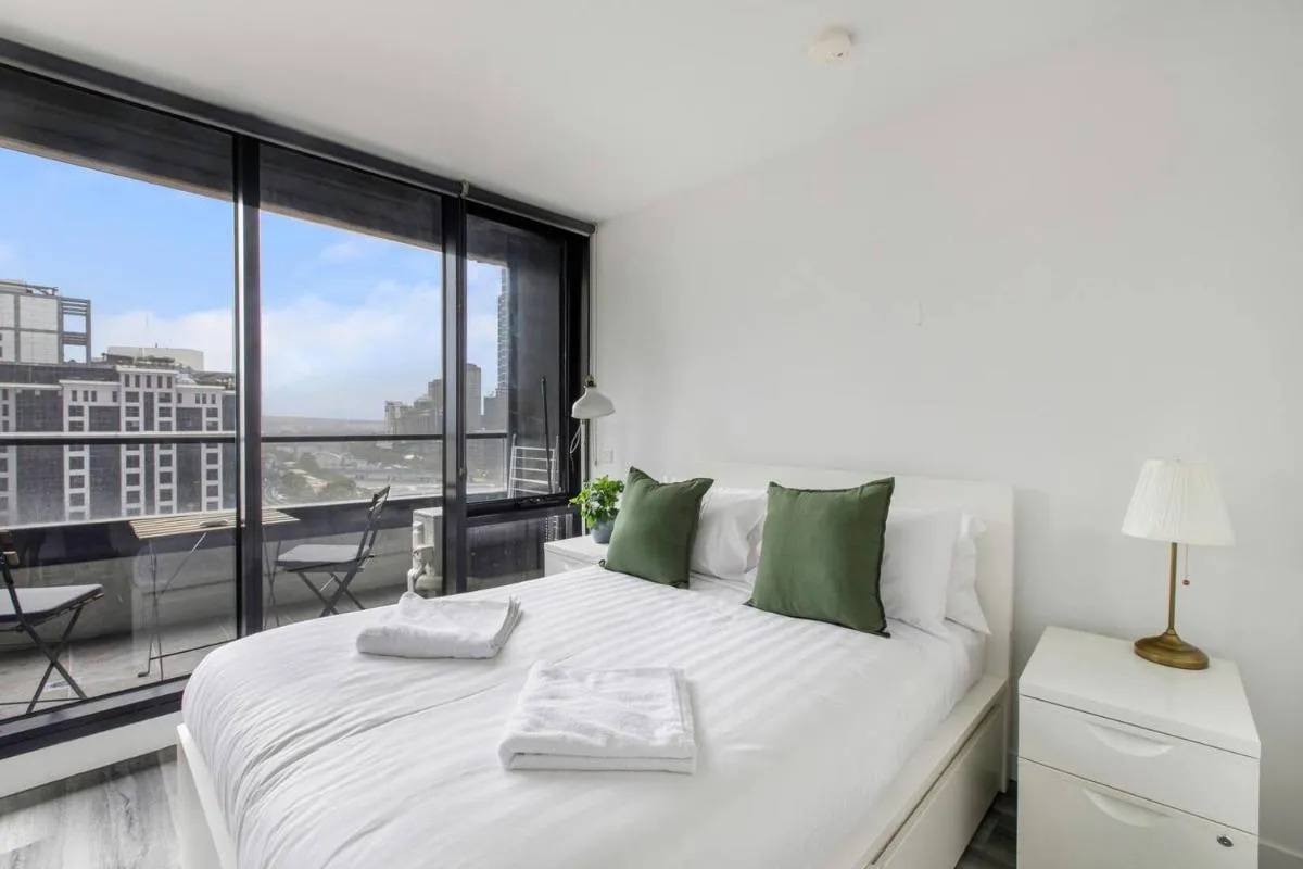 Aura off Flinders Lane – A City Centre Balcony Abode — 2