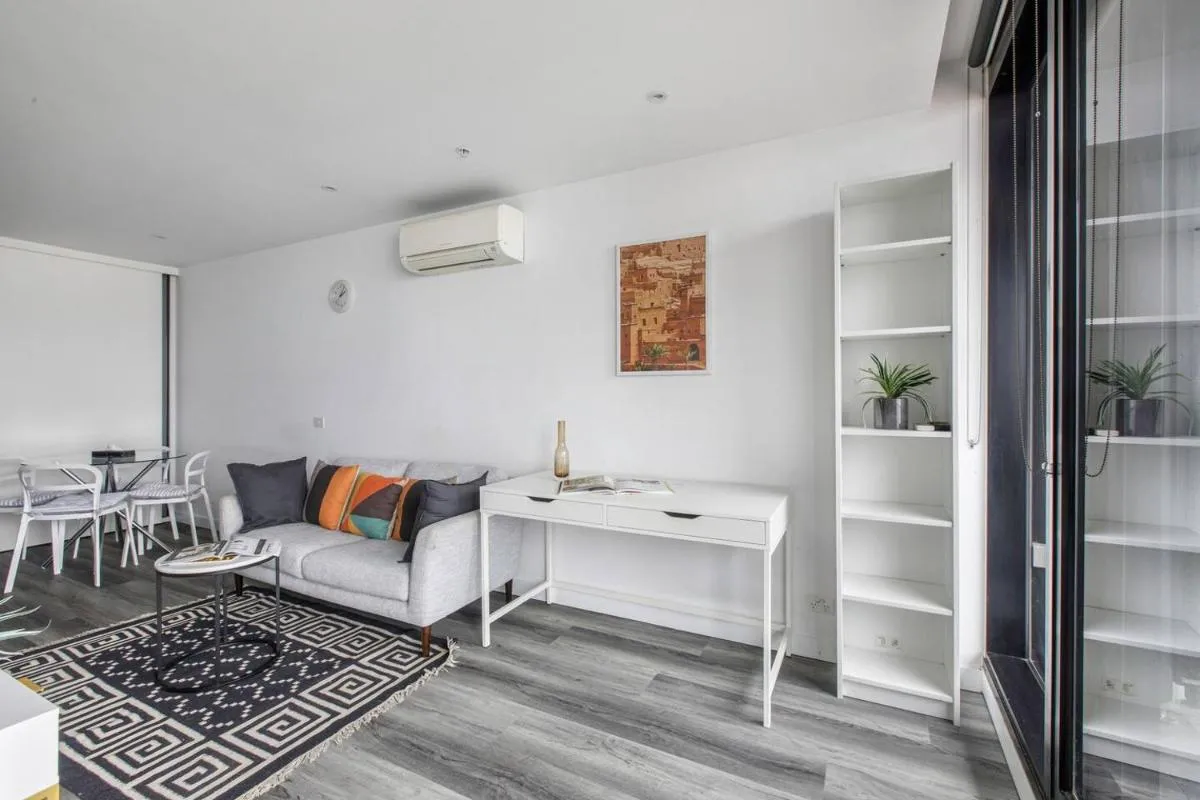 Aura off Flinders Lane – A City Centre Balcony Abode — 4