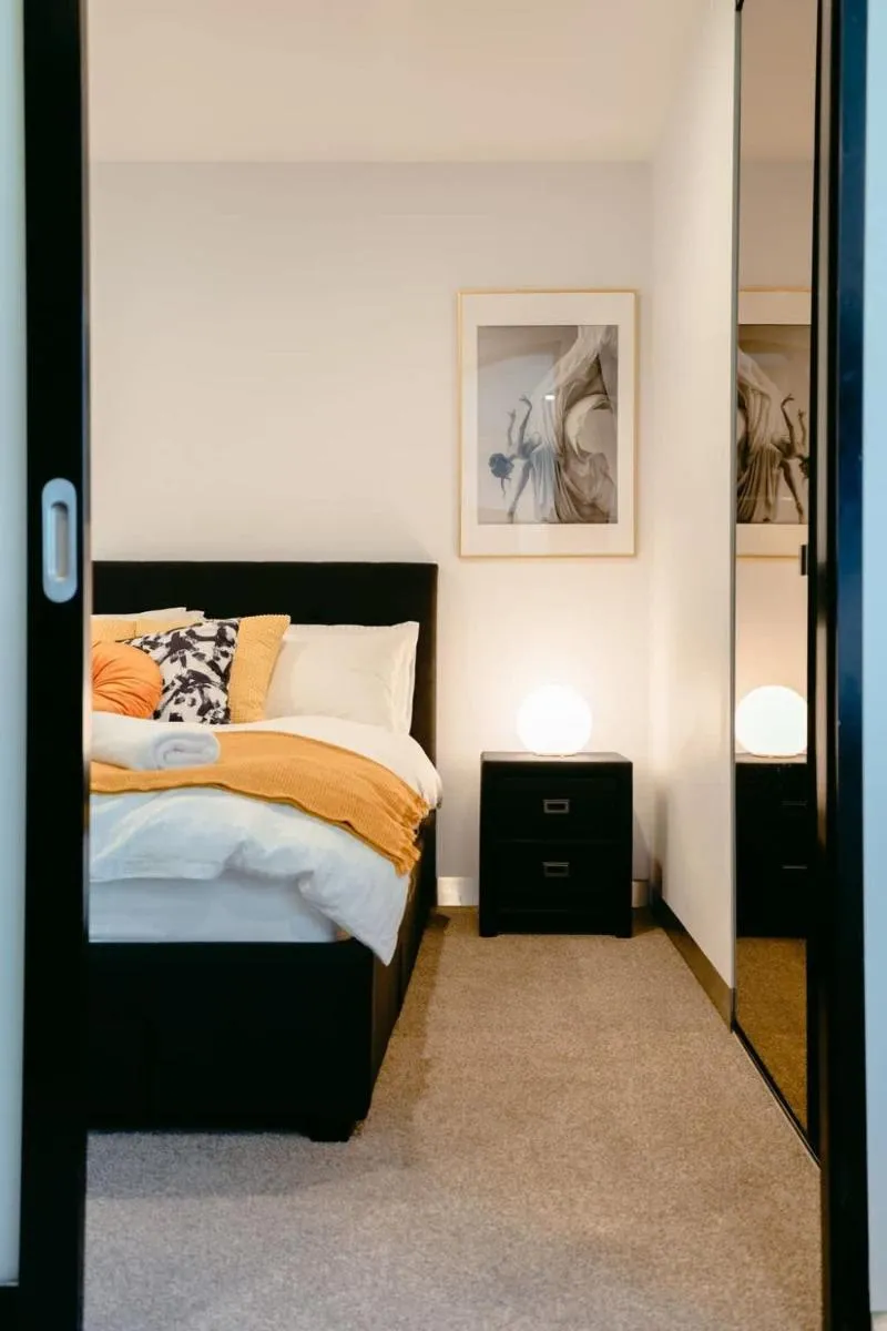 Banque 88 – Ultimate Southbank Convenience for 2 — 4