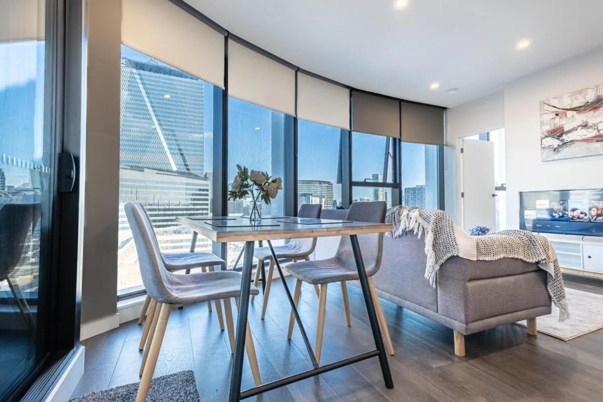 Batman 2br2ba Overlooking Stadium Pool Gym Park — 5