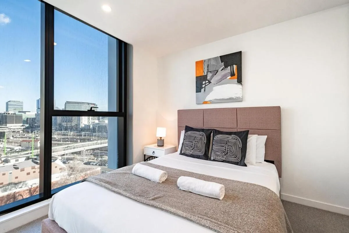 Batman 2br2ba Overlooking Stadium Pool Gym Park — 2