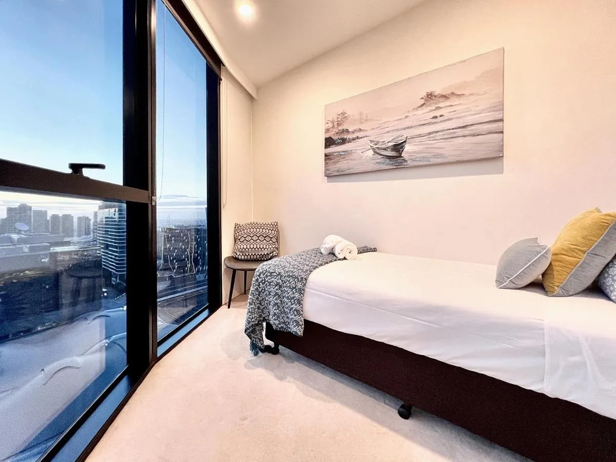 Beautiful 2B1B CBD Melbourne apartment — 2