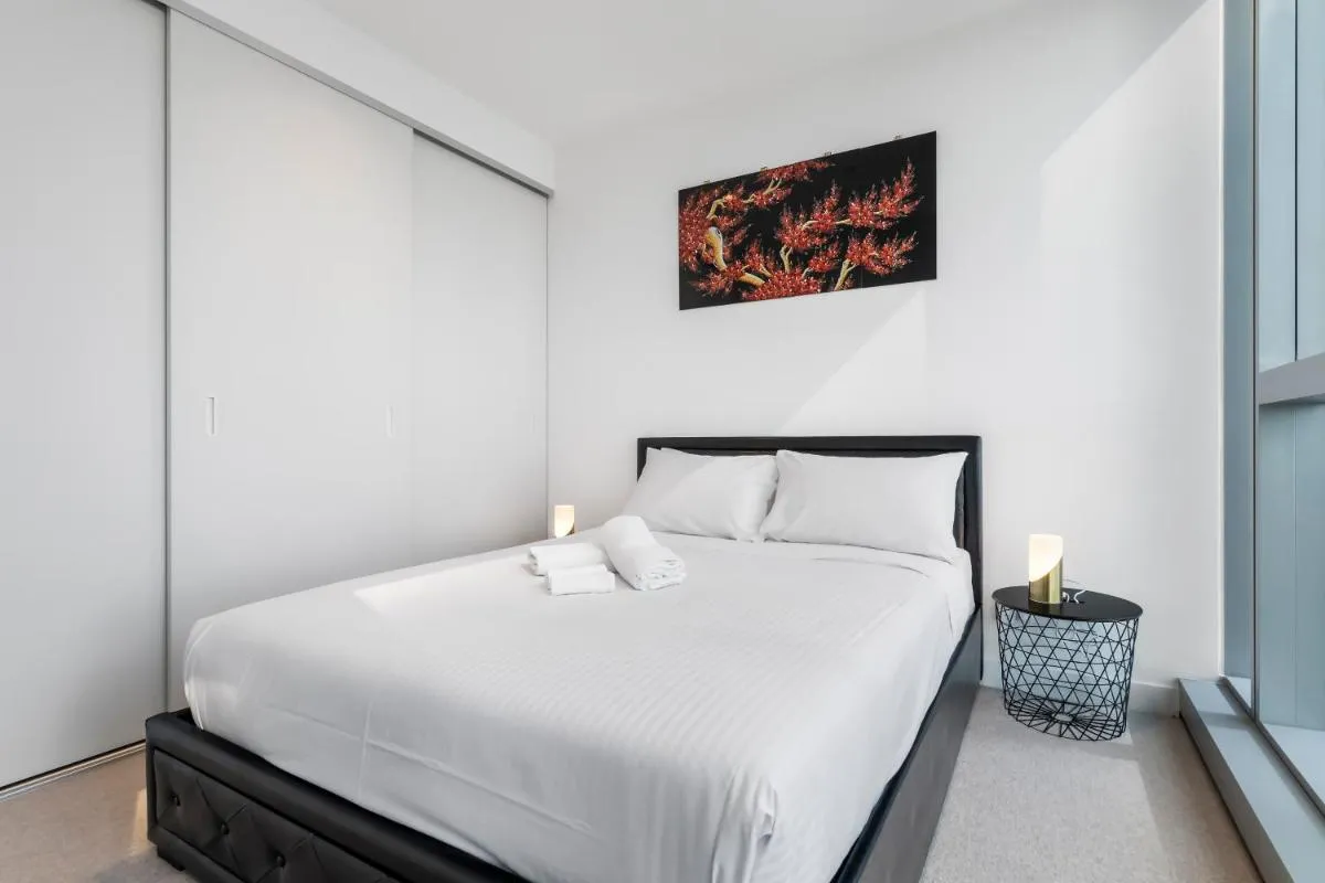 Best CBD Location with Stunning City and Bay Views — 2