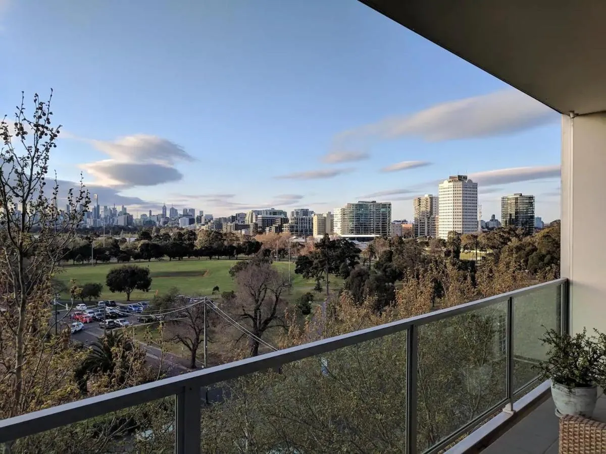 BestView St Kilda Spectacular Sunset Hideaway – boutique self-contained luxury apartment — 5