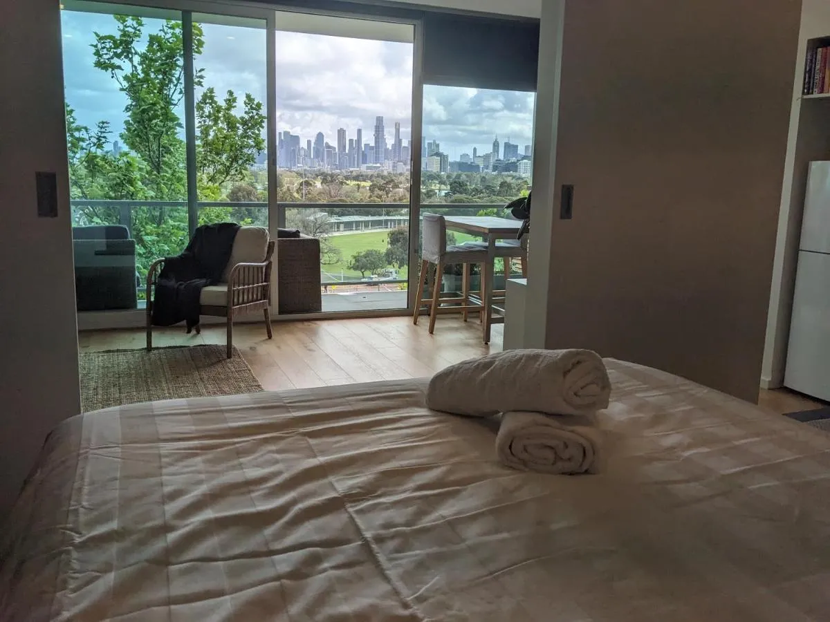 BestView St Kilda Spectacular Sunset Hideaway – boutique self-contained luxury apartment — 2