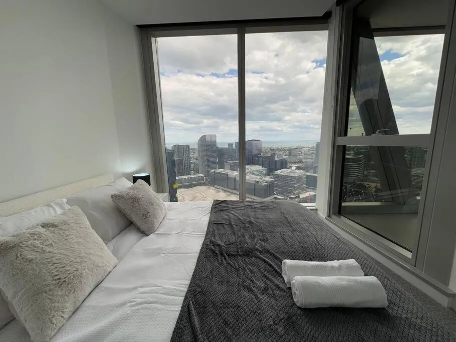 Best view luxury apartment — 2