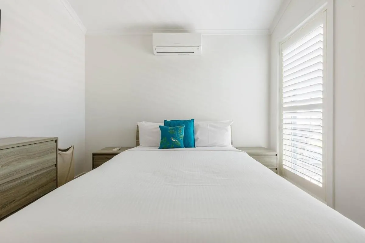 Big Blue – A Sunny Escape near Port Melbourne Beach — 2