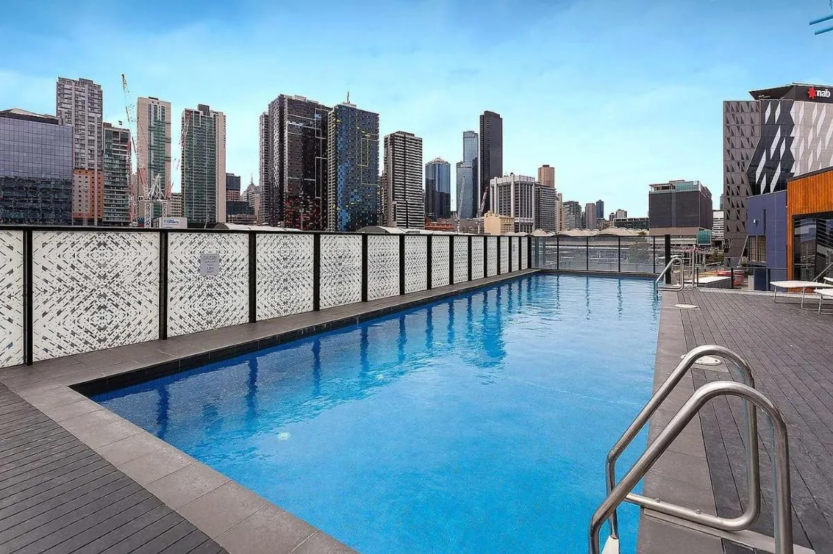 Blue Haven at Marvel Stadium – Rooftop Pool & Free Parking — 5