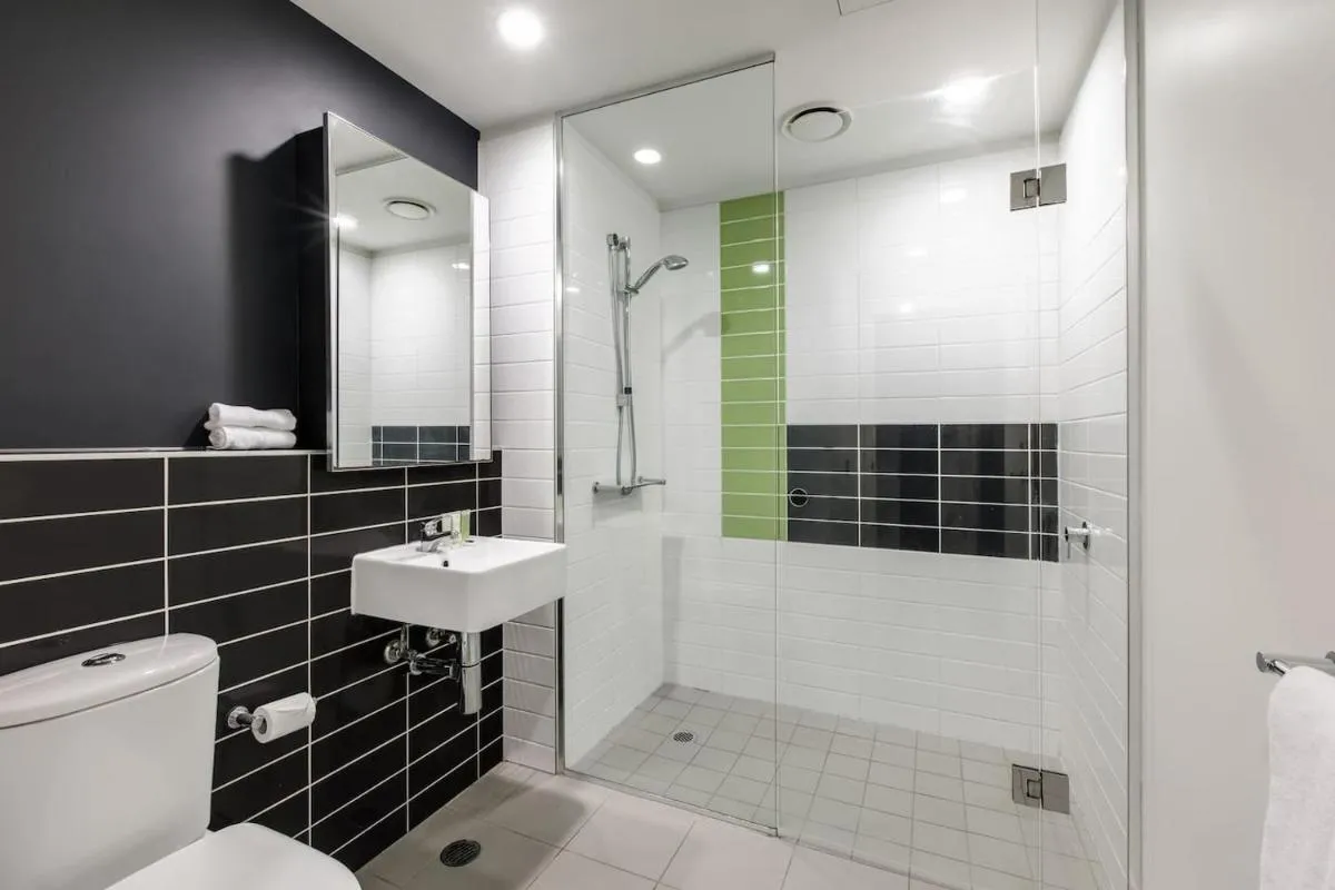 Bourke St Beckons – A Cosy Inner-city Locale — 3