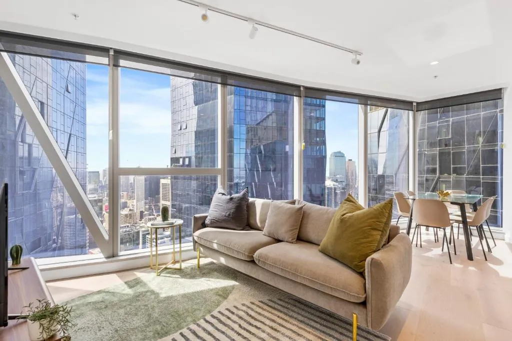 Brand New Apt Best CBD Area Lvl 59 w Views!
