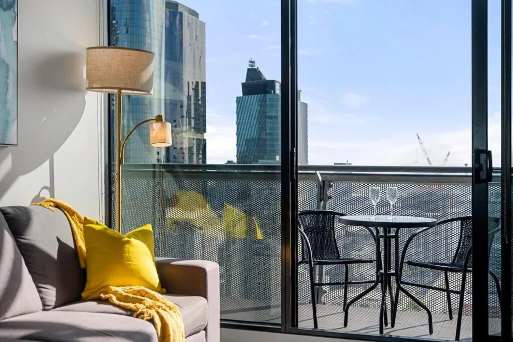 Breathtaking View – 2BR Apt in Melbourne CBD w Gym — 3