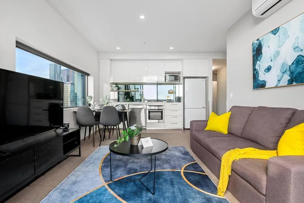 Breathtaking View – 2BR Apt in Melbourne CBD w Gym — 2