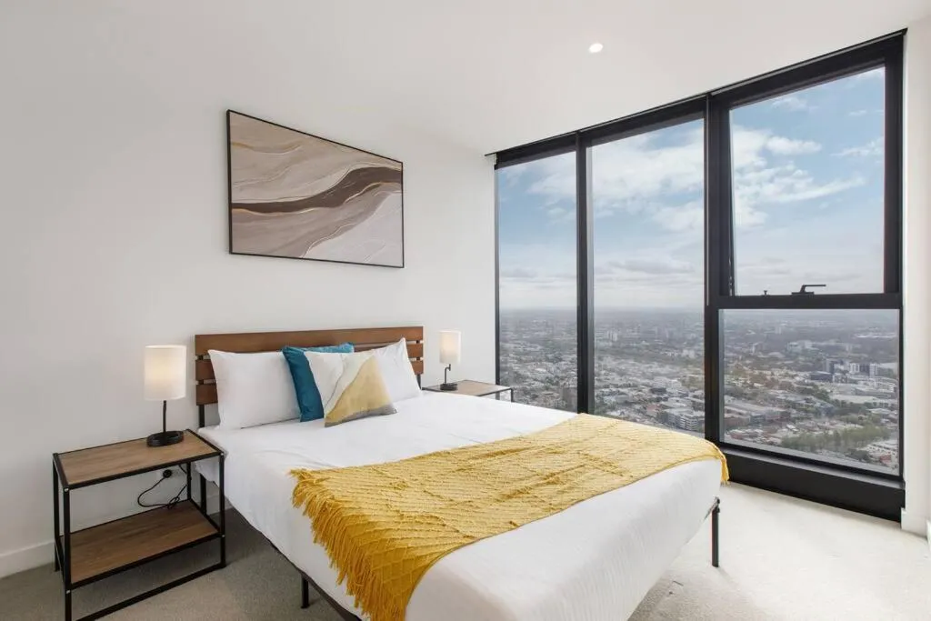 Breathtaking views – Spacious 2BR Ensuite in Heart of CBD — 4