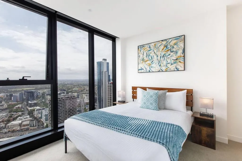Breathtaking views – Spacious 2BR Ensuite in Heart of CBD — 3
