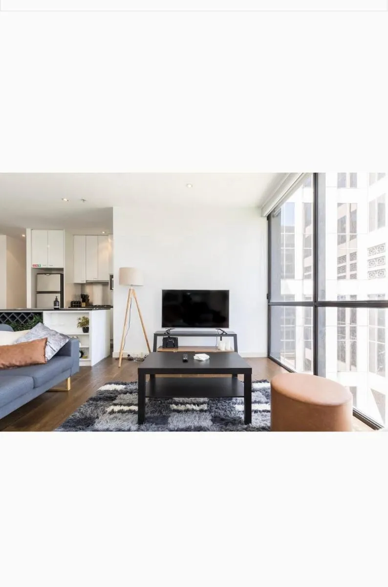 Bright City Views Melbourne Central Penthouse on Collins — 5