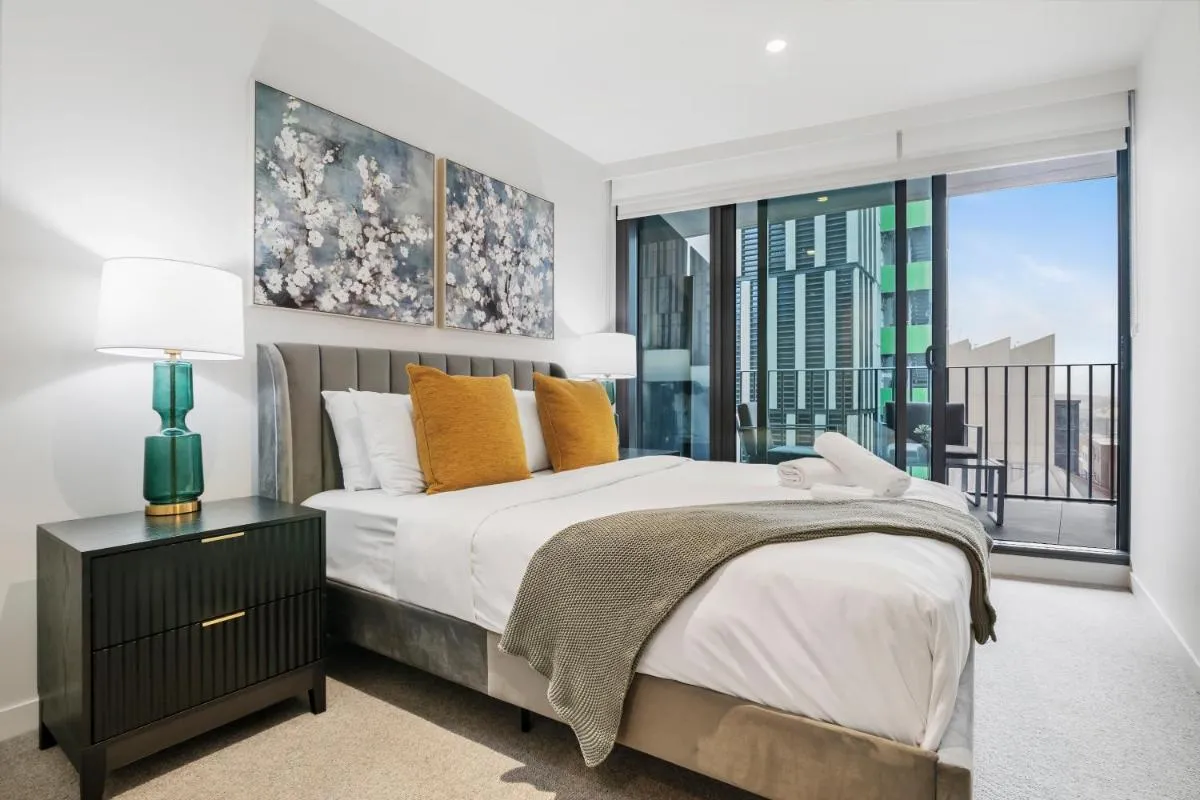 Bright and Stylish 1BR Apt w Balcony, Wi-Fi and Desk — 2