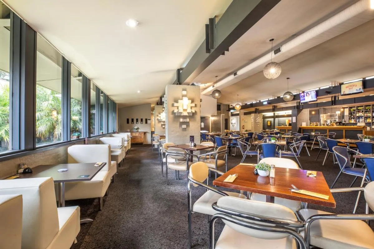 Burvale Hotel — 4