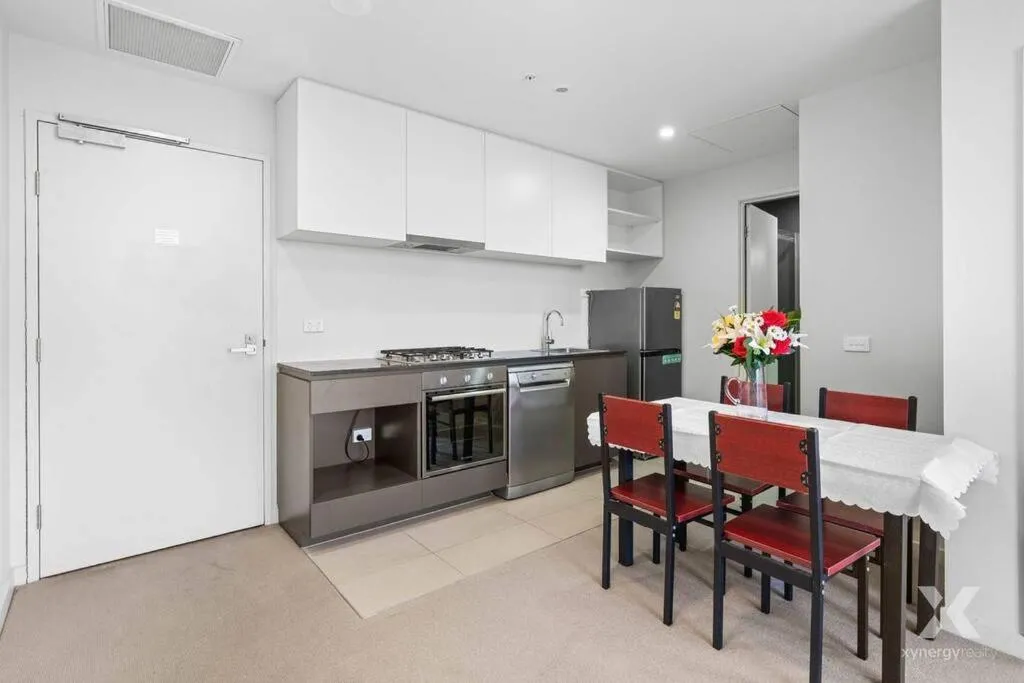 CBD Apt on 48 floor with City and Harbour views — 5