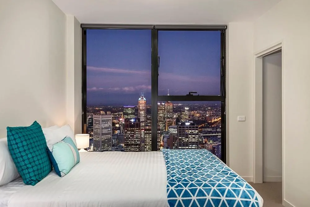 CBD Apt on 48 floor with City and Harbour views — 2