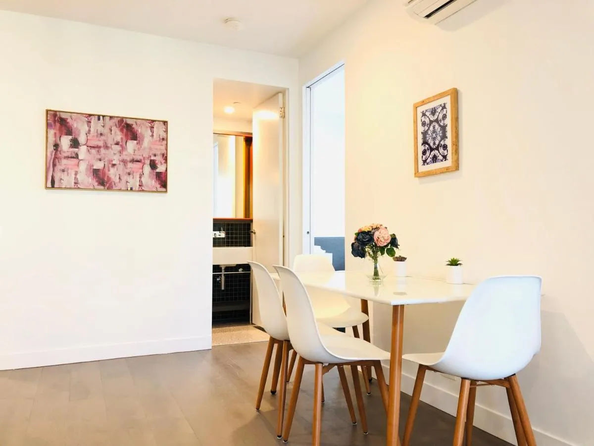CBD Melbourne, 2 Bed Rooms & 2 Bath Rooms APT — 3