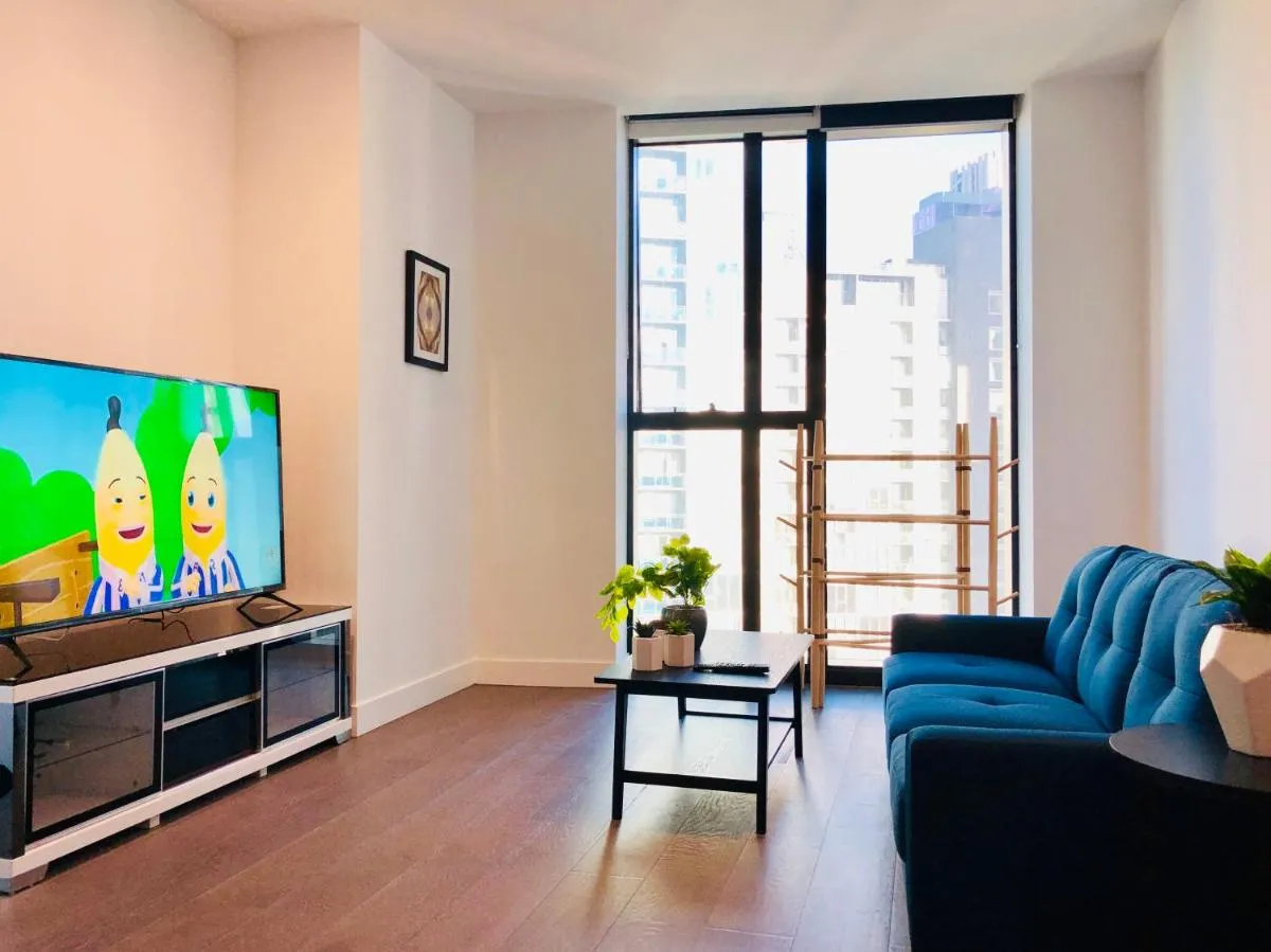 CBD Melbourne, 2 Bed Rooms & 2 Bath Rooms APT — 4
