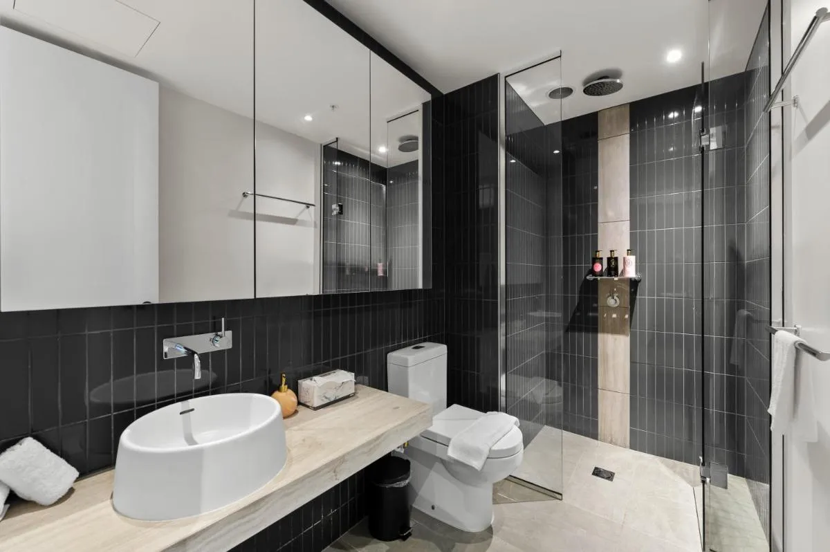 CBD Park Views Retreat with free parking – up to 4 pax — 3