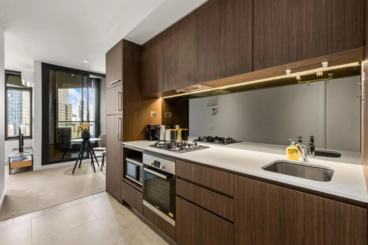 CBD Park Views Retreat with free parking – up to 4 pax — 5