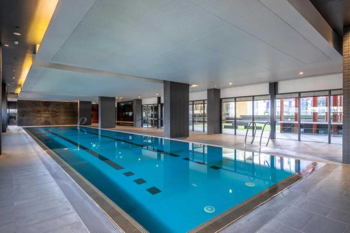 CBD Park Views Retreat with free parking – up to 4 pax — 4