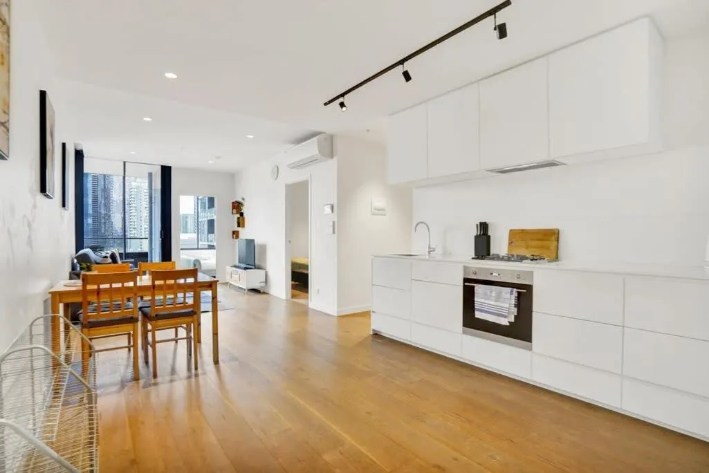 Central 15th floor Apt near Flagstaff & QV Market — 4